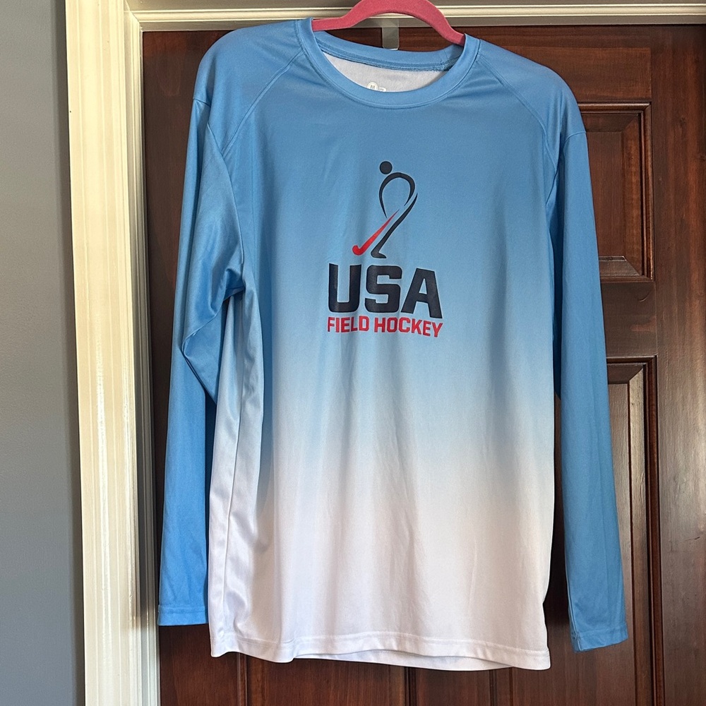 USA Field Hockey size Medium Polyester Long Sleeve T-shirt in like new condition